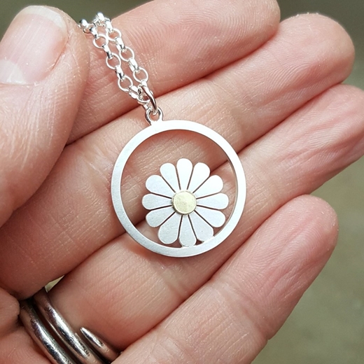 Large daisy and circle pendant 3