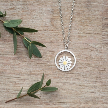 Large daisy and circle pendant 2