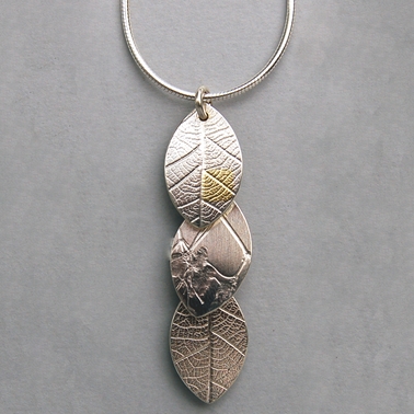 3 leaf pendant