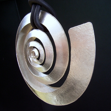 Large silver swirl pendant