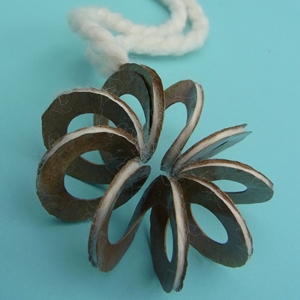 Flower twist pendant