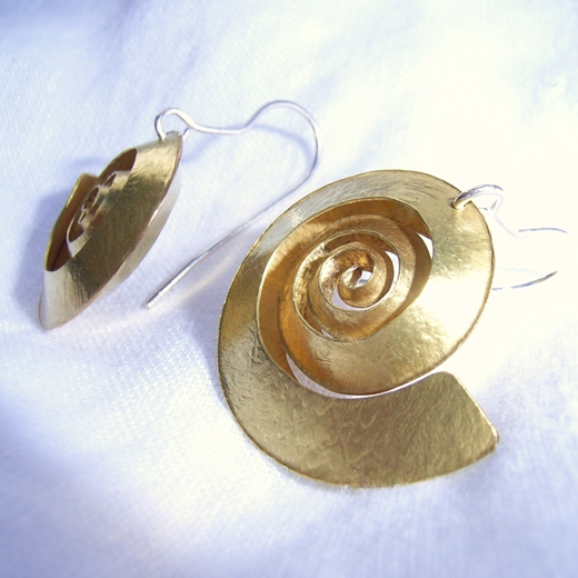 Swirl brass earrings