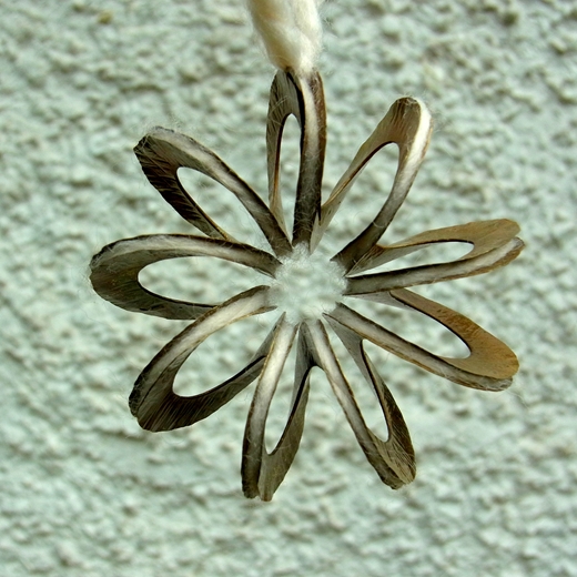 Flower twist pendant