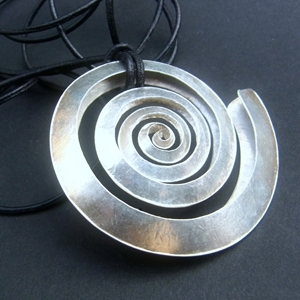 Small silver spiral pendant