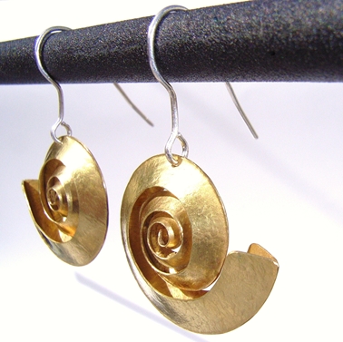 Swirl brass earrings