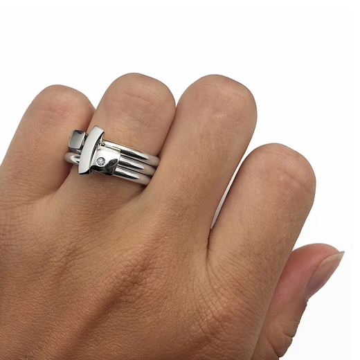 Silver ring set with diamond