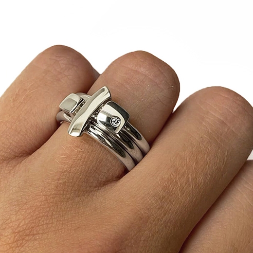 Silver ring set with diamond
