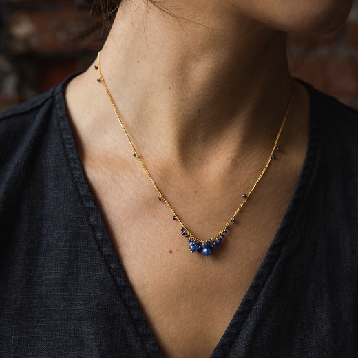 Sapphire Oval Necklace Model 2