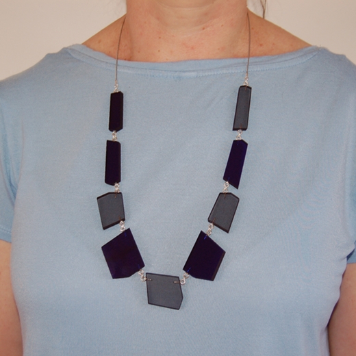 shard necklace blue/grey model