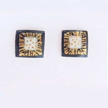 Small square earrings Black / white