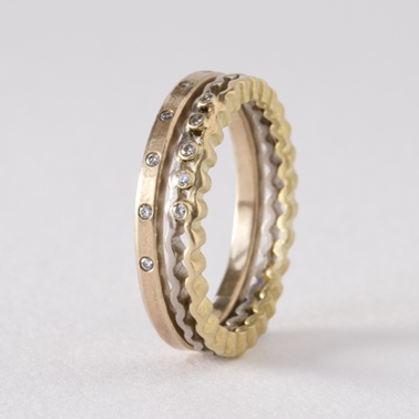 Strata ringset gold and diamonds- by Clara Breen