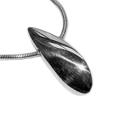 Plain side shell pendant