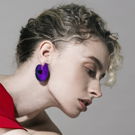Twist earrings Purple On Model