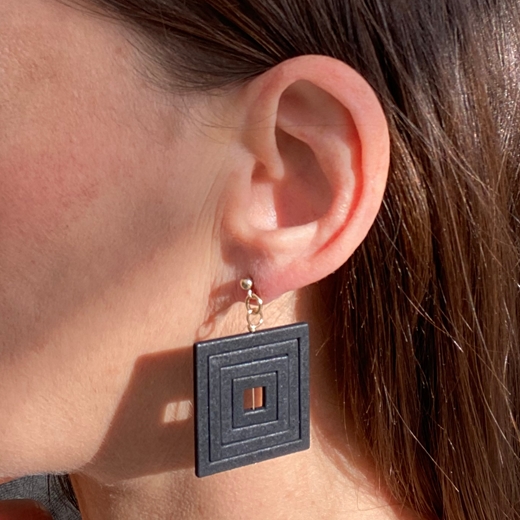 Vibe decreasing square earrings