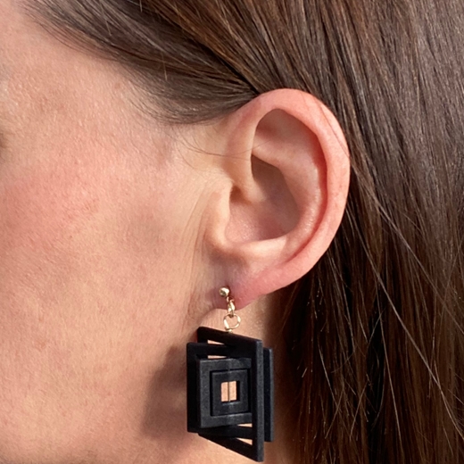 Vibe decreasing square earrings