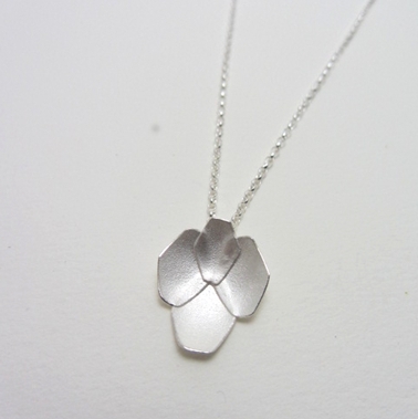 Viola pendant